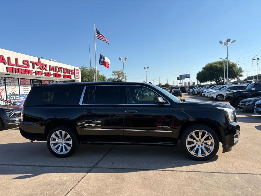 GMC Yukon XL Denali 4WD 2017