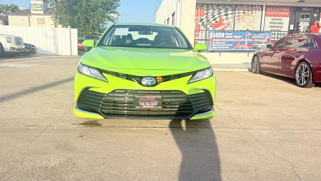 Toyota Camry Hybrid XLE 2022