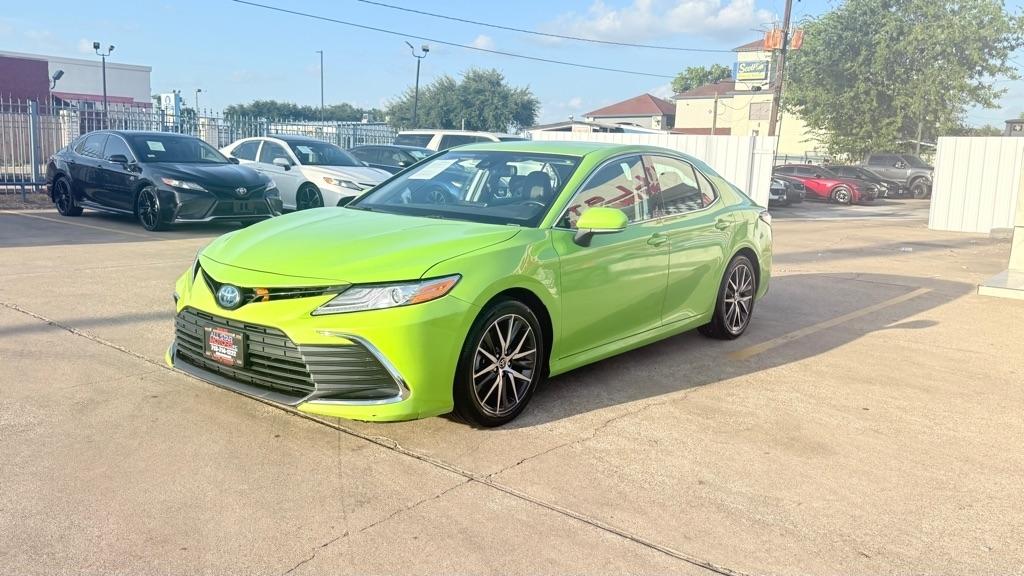 Toyota Camry Hybrid XLE 2022