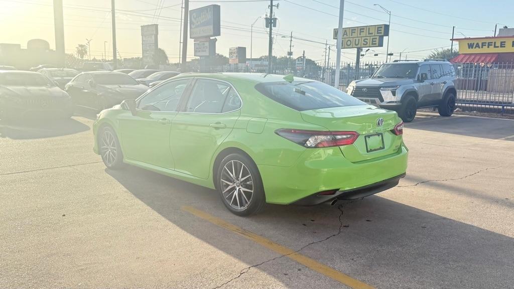 Toyota Camry Hybrid XLE 2022