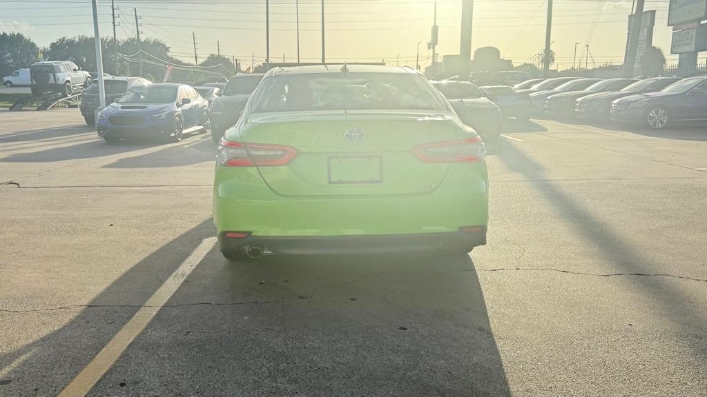 Toyota Camry Hybrid XLE 2022