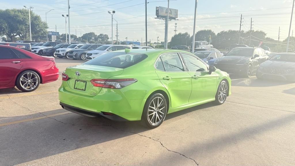 Toyota Camry Hybrid XLE 2022