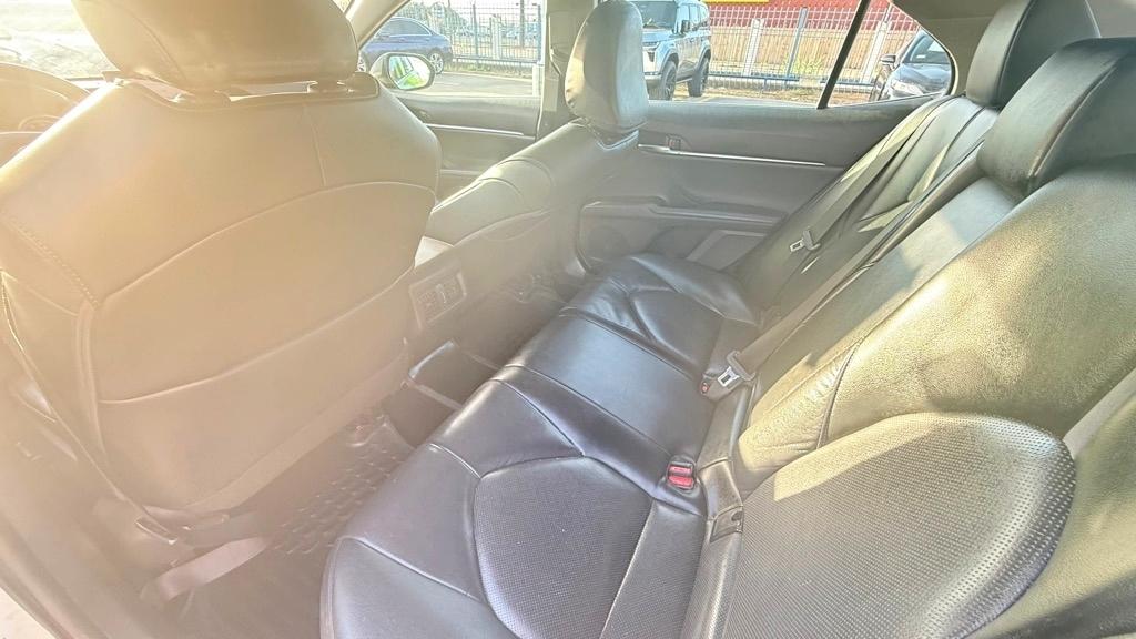Toyota Camry Hybrid XLE 2022