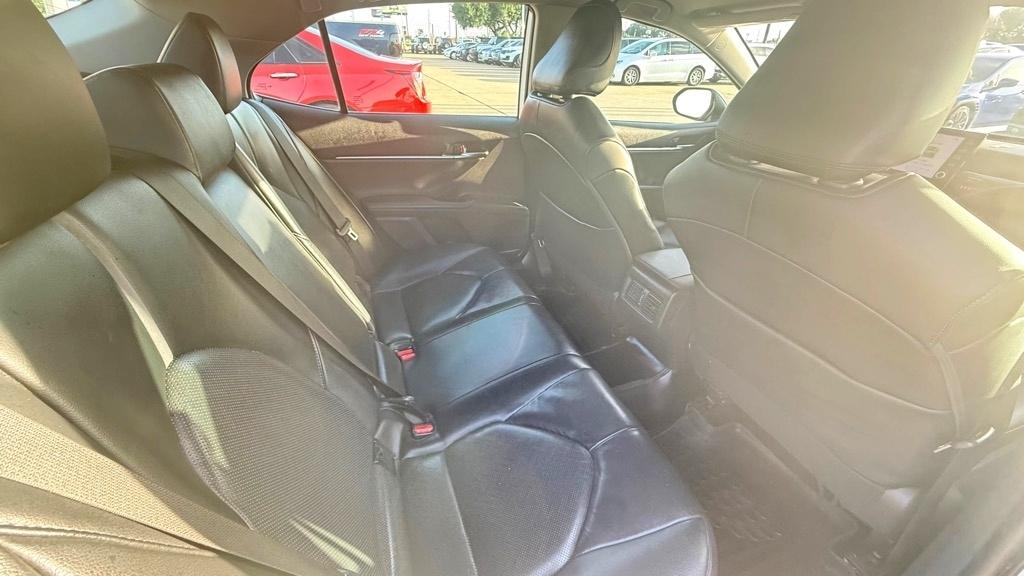 Toyota Camry Hybrid XLE 2022