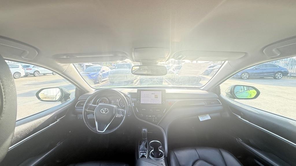 Toyota Camry Hybrid XLE 2022