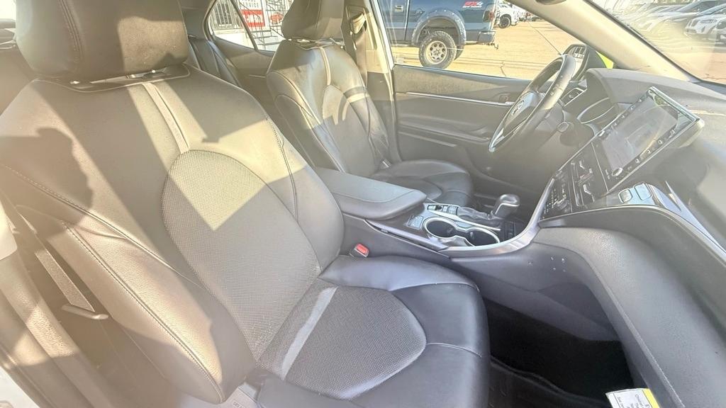 Toyota Camry Hybrid XLE 2022
