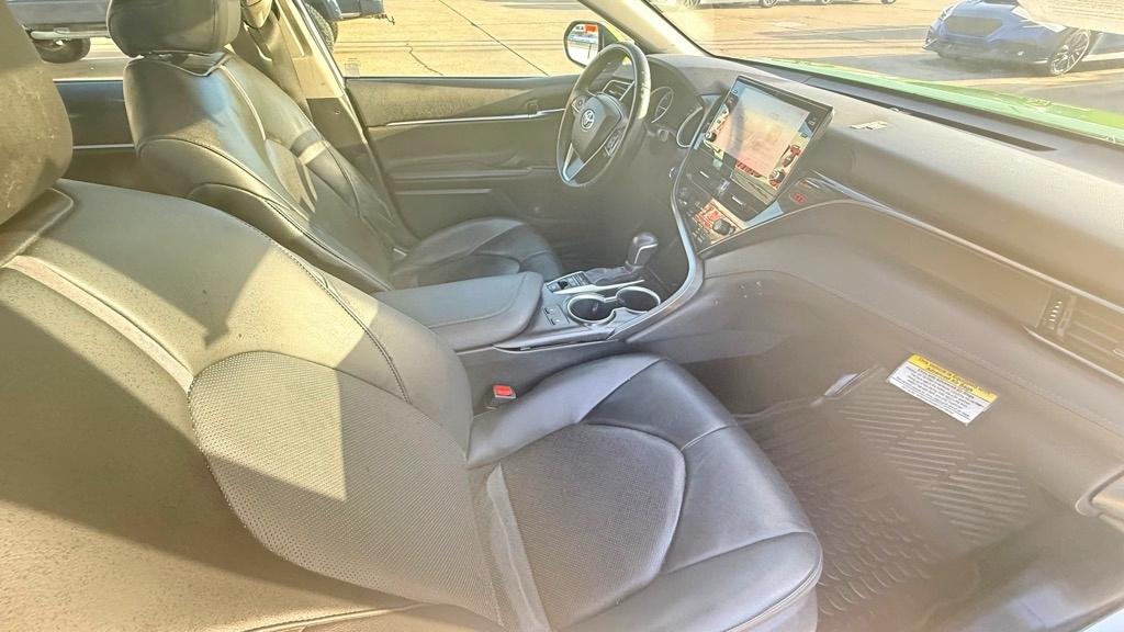 Toyota Camry Hybrid XLE 2022