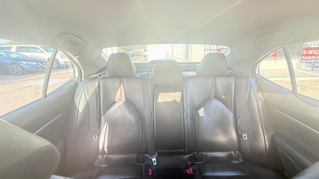 Toyota Camry Hybrid XLE 2022