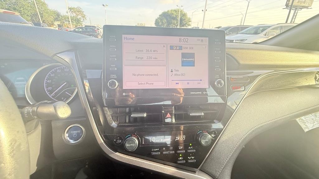 Toyota Camry Hybrid XLE 2022