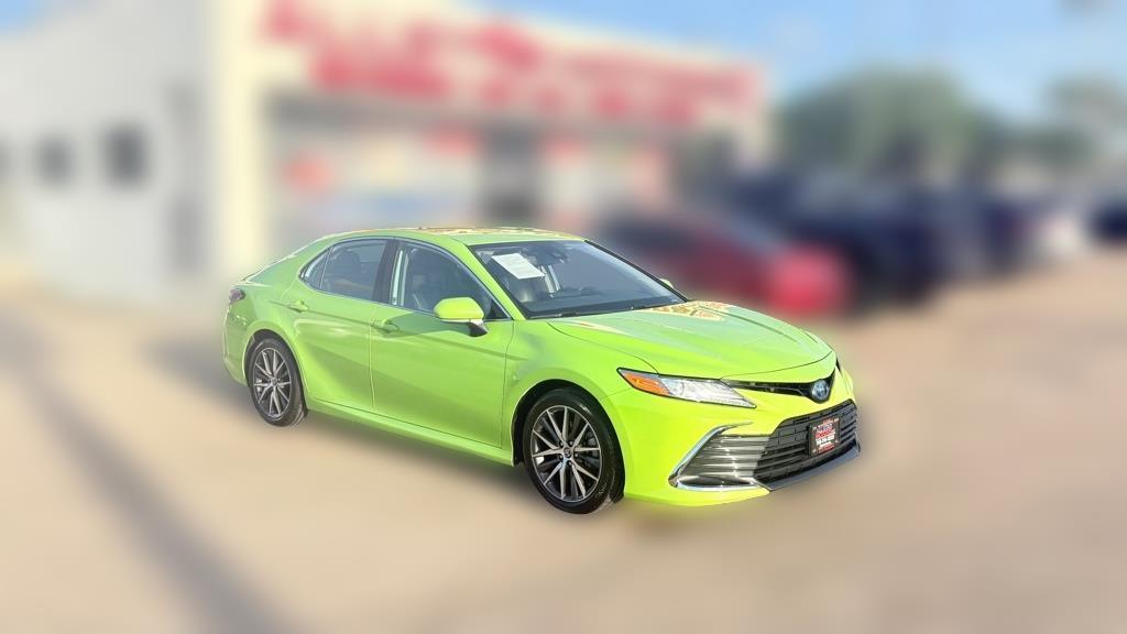 Toyota Camry Hybrid XLE 2022