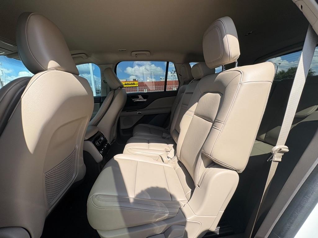 Lincoln Aviator Standard AWD 2023