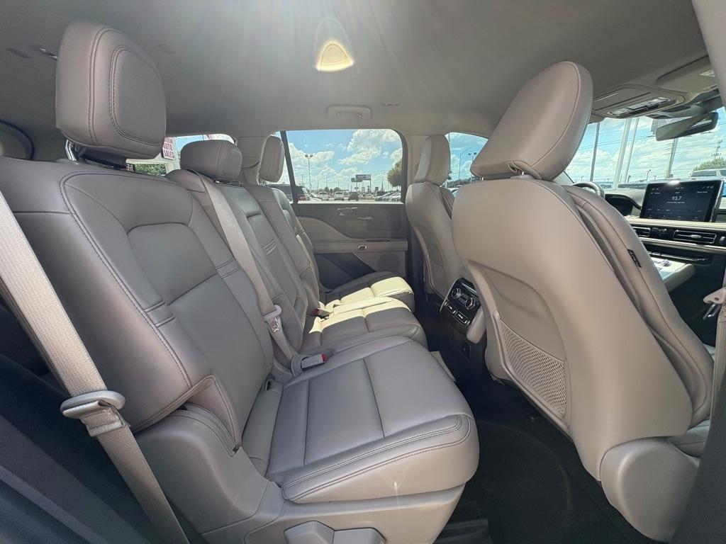 Lincoln Aviator Standard AWD 2023