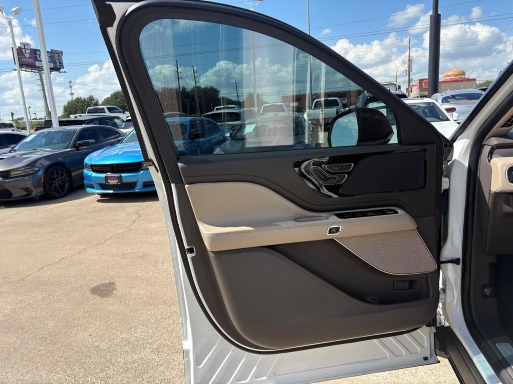 Lincoln Aviator Standard AWD 2023