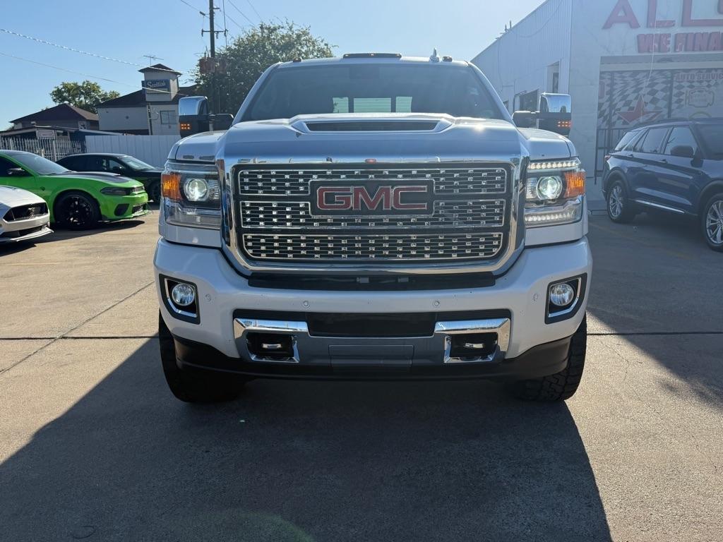 GMC Sierra 2500HD Denali Crew Cab 4WD 2019