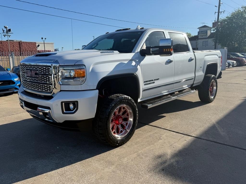 GMC Sierra 2500HD Denali Crew Cab 4WD 2019