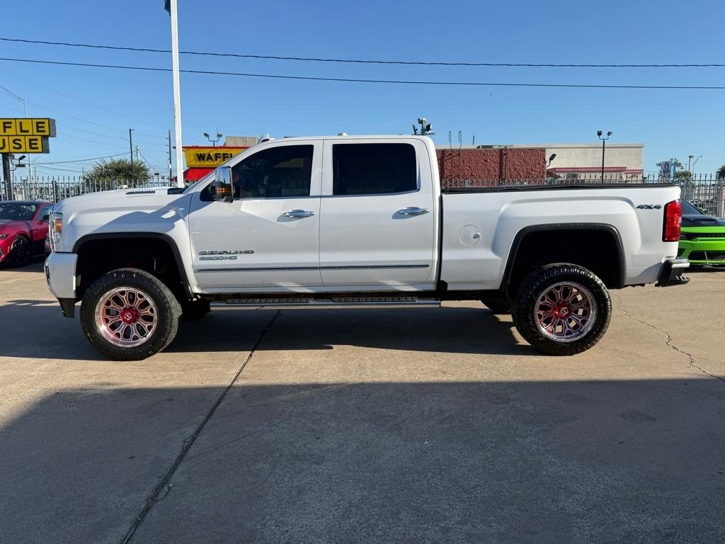 GMC Sierra 2500HD Denali Crew Cab 4WD 2019
