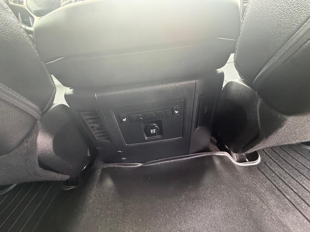 RAM 2500 Laramie 4x4 Crew Cab 6'4" Box 2017