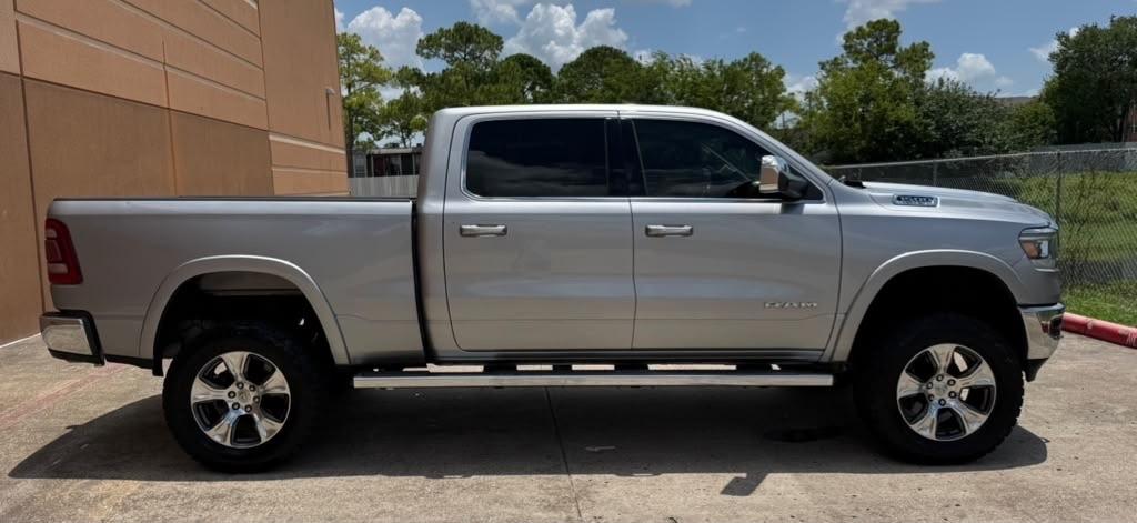 RAM 1500 Laramie 4x4 Crew Cab 6'4" Box 2019