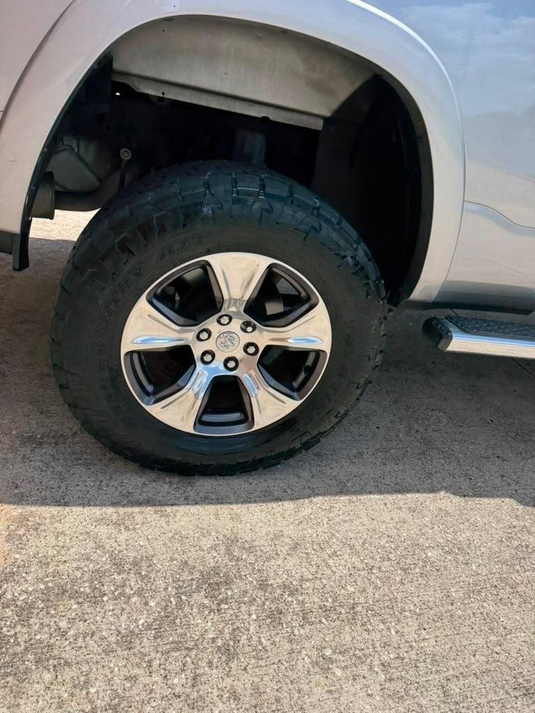 RAM 1500 Laramie 4x4 Crew Cab 6'4" Box 2019