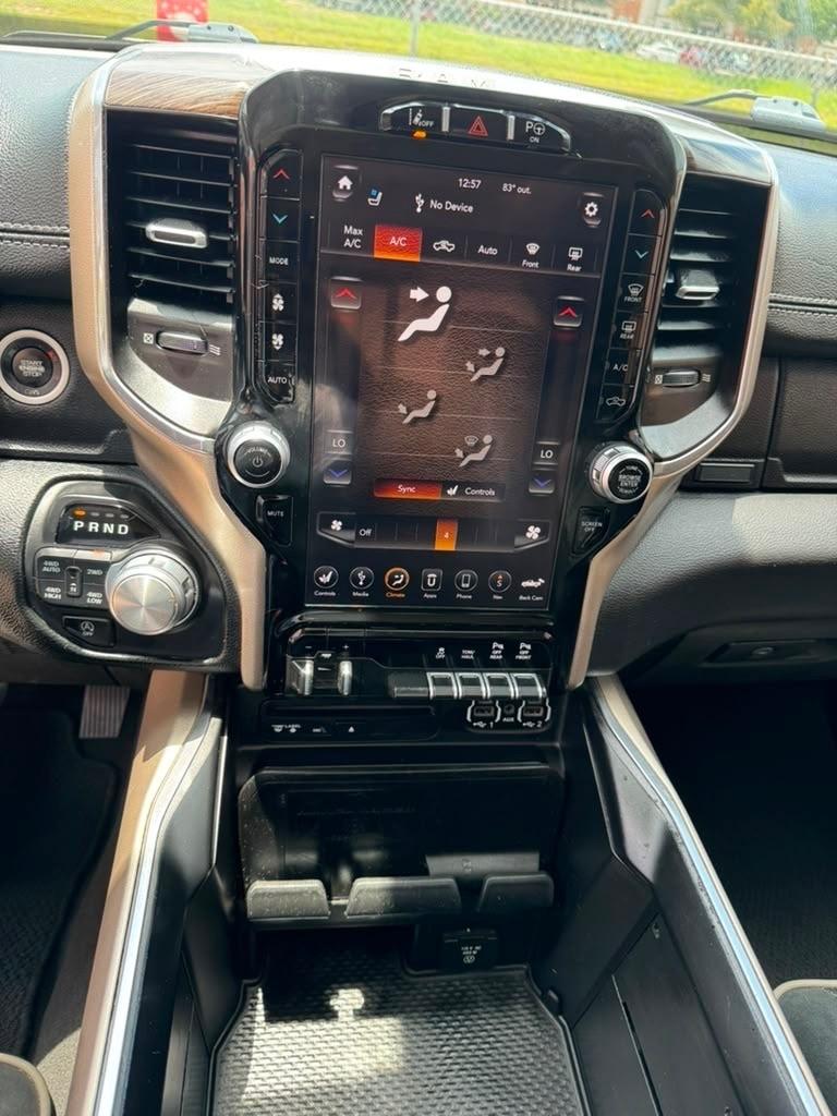 RAM 1500 Laramie 4x4 Crew Cab 6'4" Box 2019
