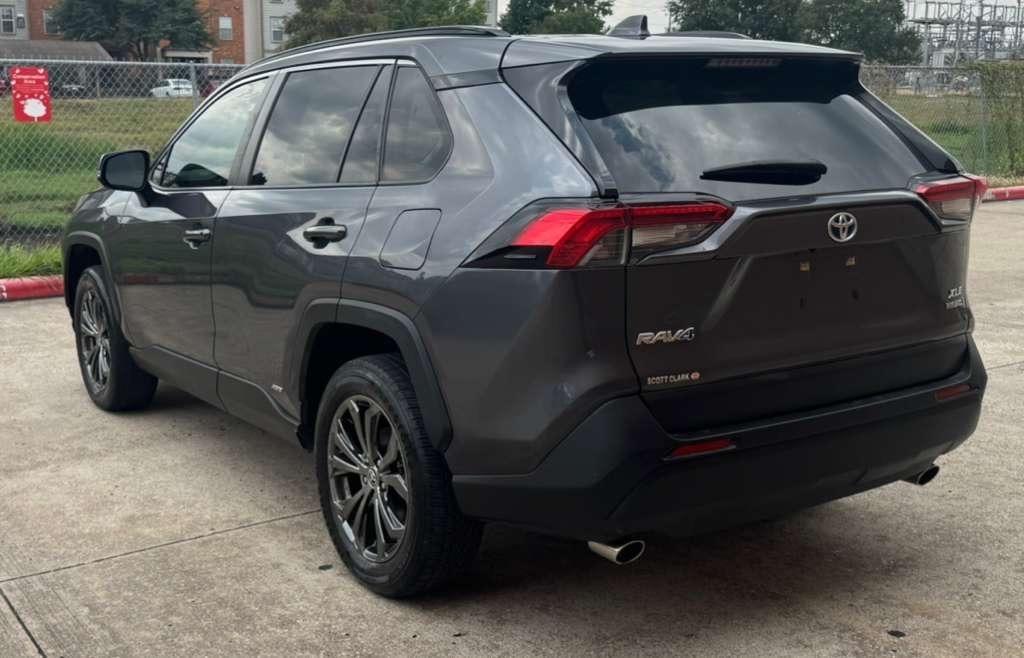 Toyota RAV4 Hybrid XLE Premium AWD (Natl) 2022