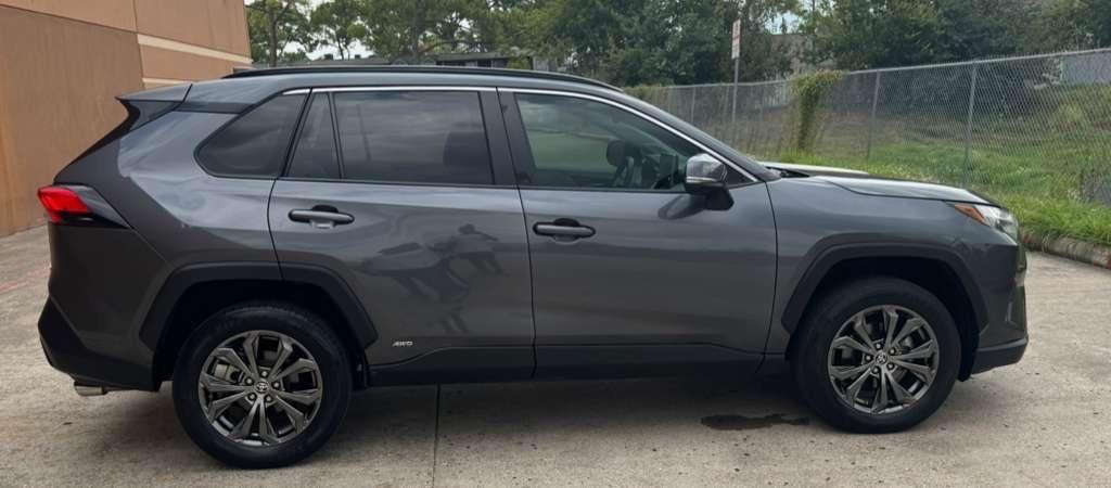 Toyota RAV4 Hybrid XLE Premium AWD (Natl) 2022