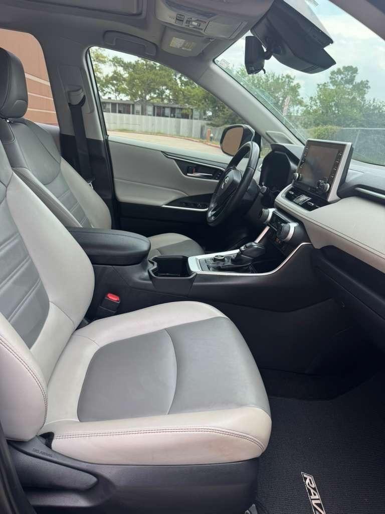 Toyota RAV4 Hybrid XLE Premium AWD (Natl) 2022
