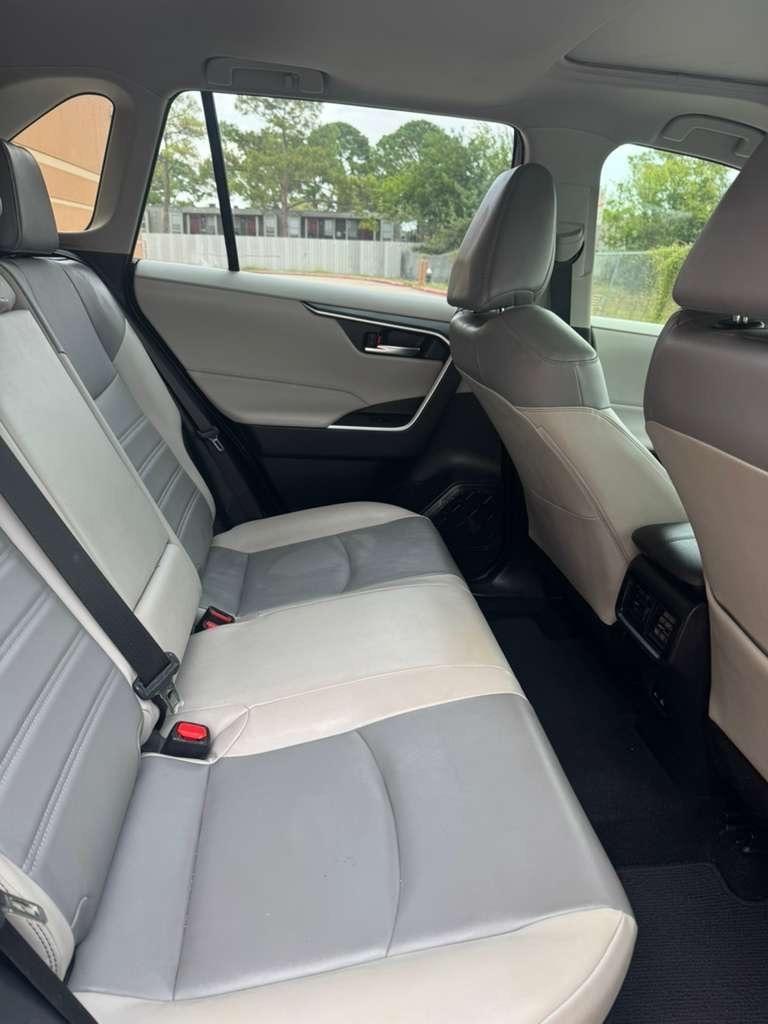 Toyota RAV4 Hybrid XLE Premium AWD (Natl) 2022