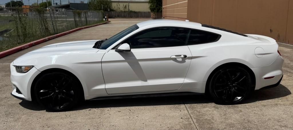 Ford Mustang 2dr Fastback EcoBoost 2016