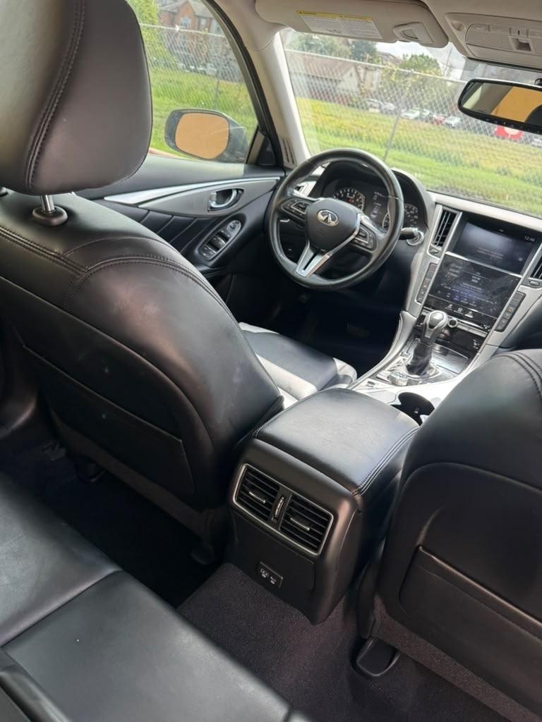 Infiniti Q50 3.0t LUXE RWD 2021