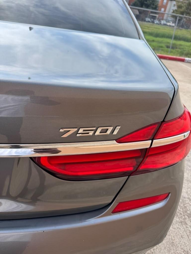 BMW 7 Series 4dr Sdn 750i xDrive AWD 2016