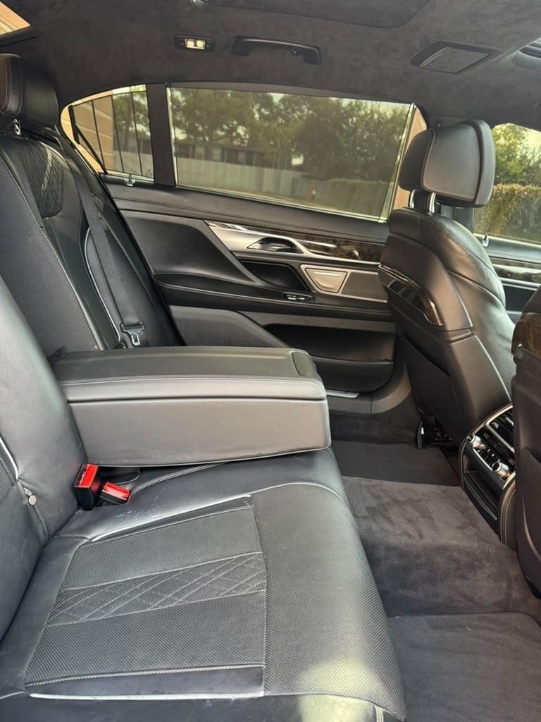 BMW 7 Series 4dr Sdn 750i xDrive AWD 2016