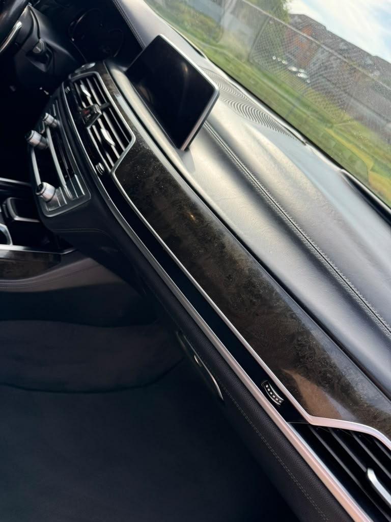 BMW 7 Series 4dr Sdn 750i xDrive AWD 2016