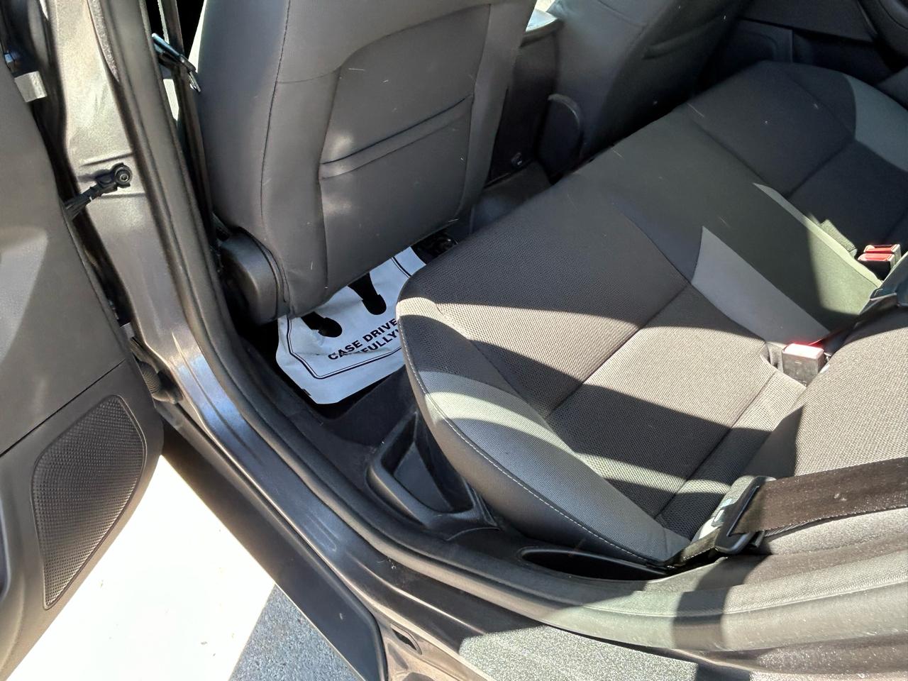 Ford Focus 4dr Sdn SE 2014