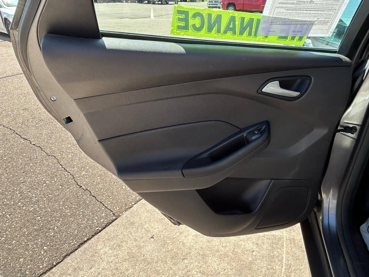 Ford Focus 4dr Sdn SE 2014