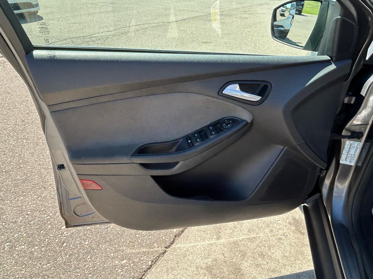 Ford Focus 4dr Sdn SE 2014