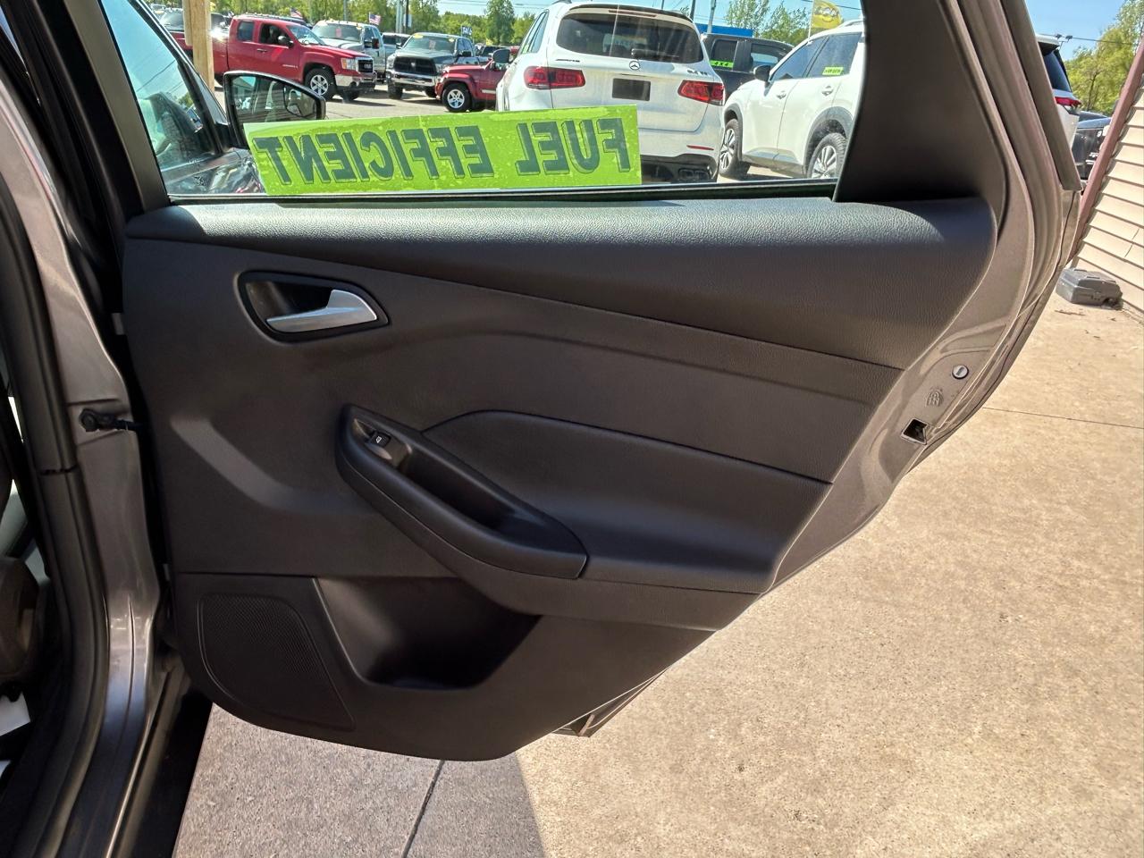 Ford Focus 4dr Sdn SE 2014