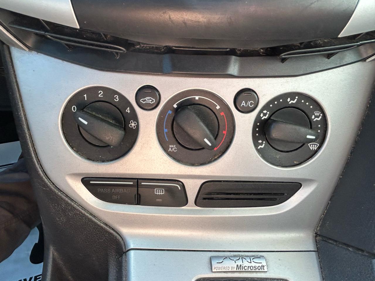 Ford Focus 4dr Sdn SE 2014