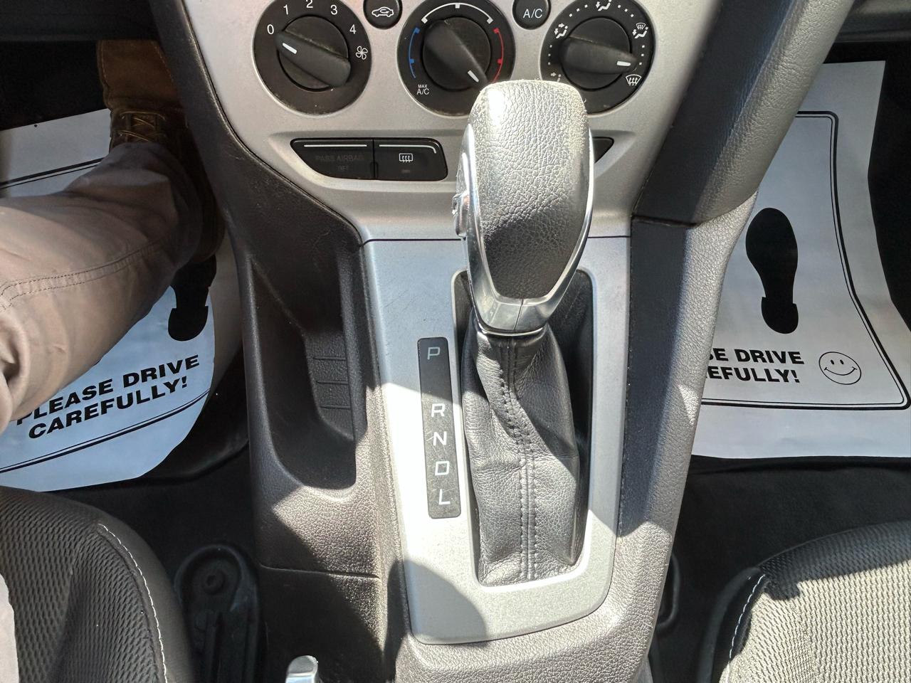 Ford Focus 4dr Sdn SE 2014