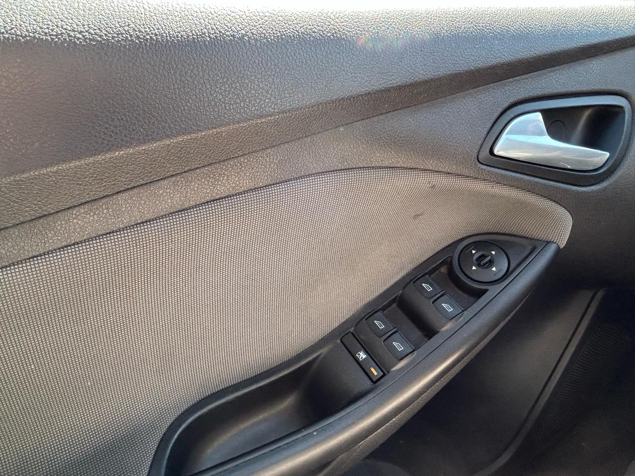 Ford Focus 4dr Sdn SE 2014