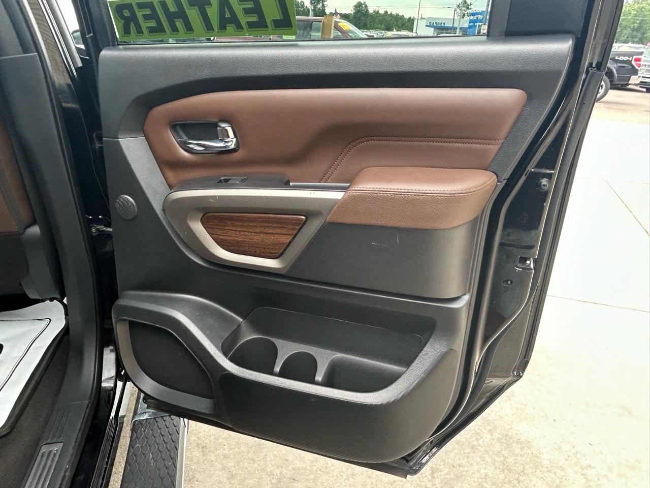 Nissan Titan  2021
