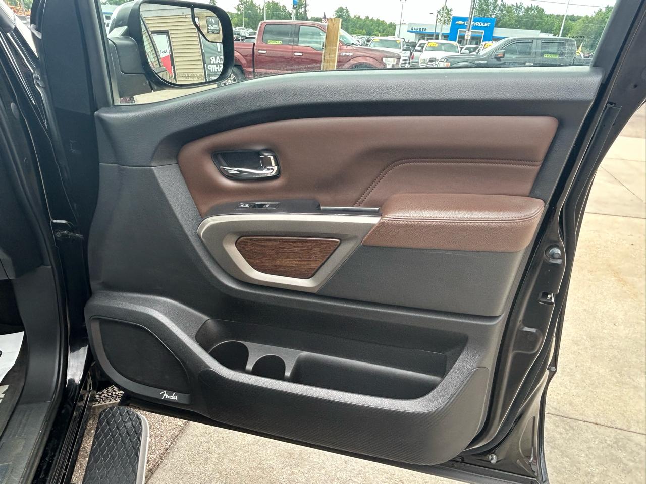 Nissan Titan  2021