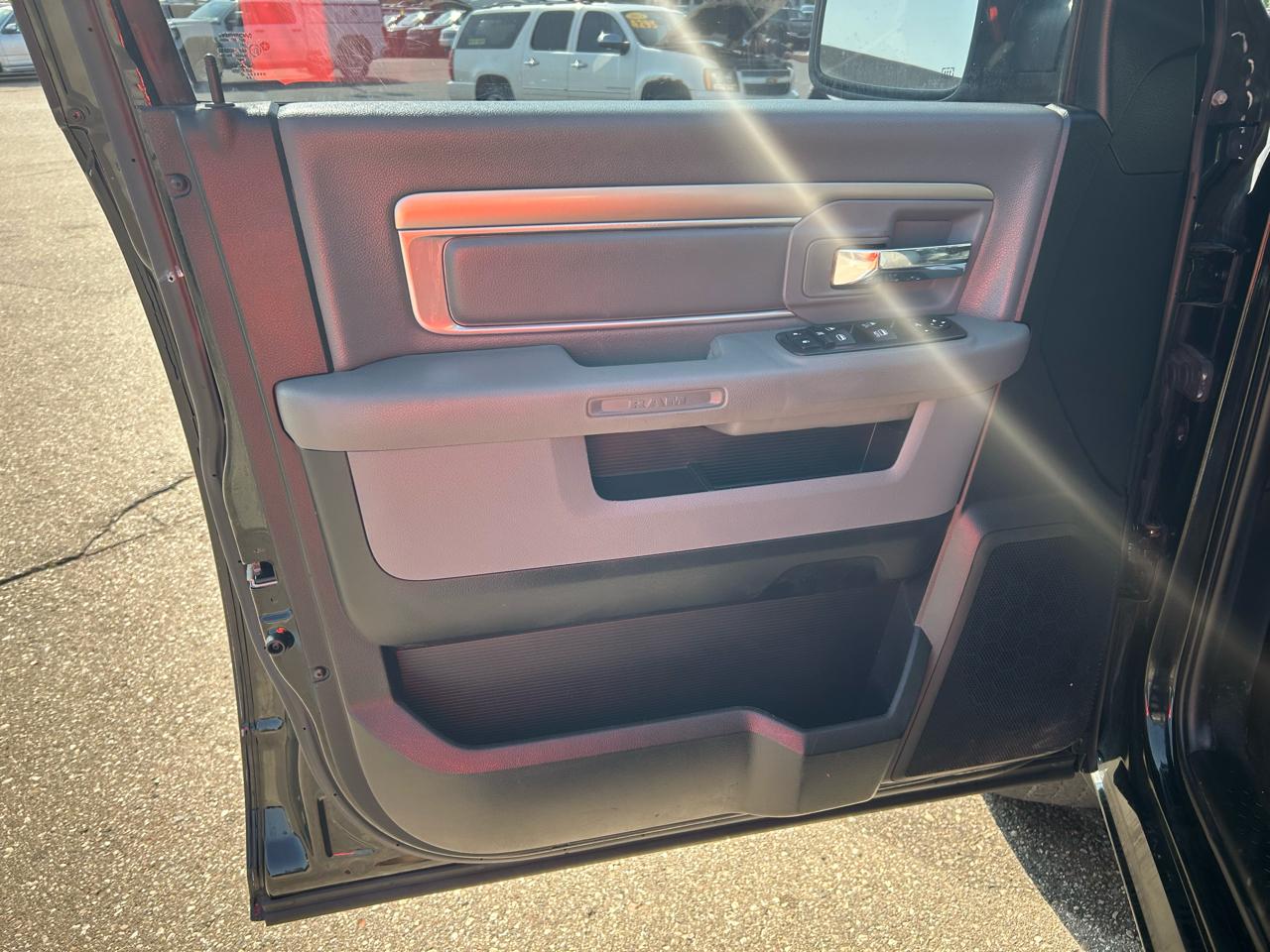 RAM 1500 Classic SLT 4x4 Quad Cab 6'4" Box 2019