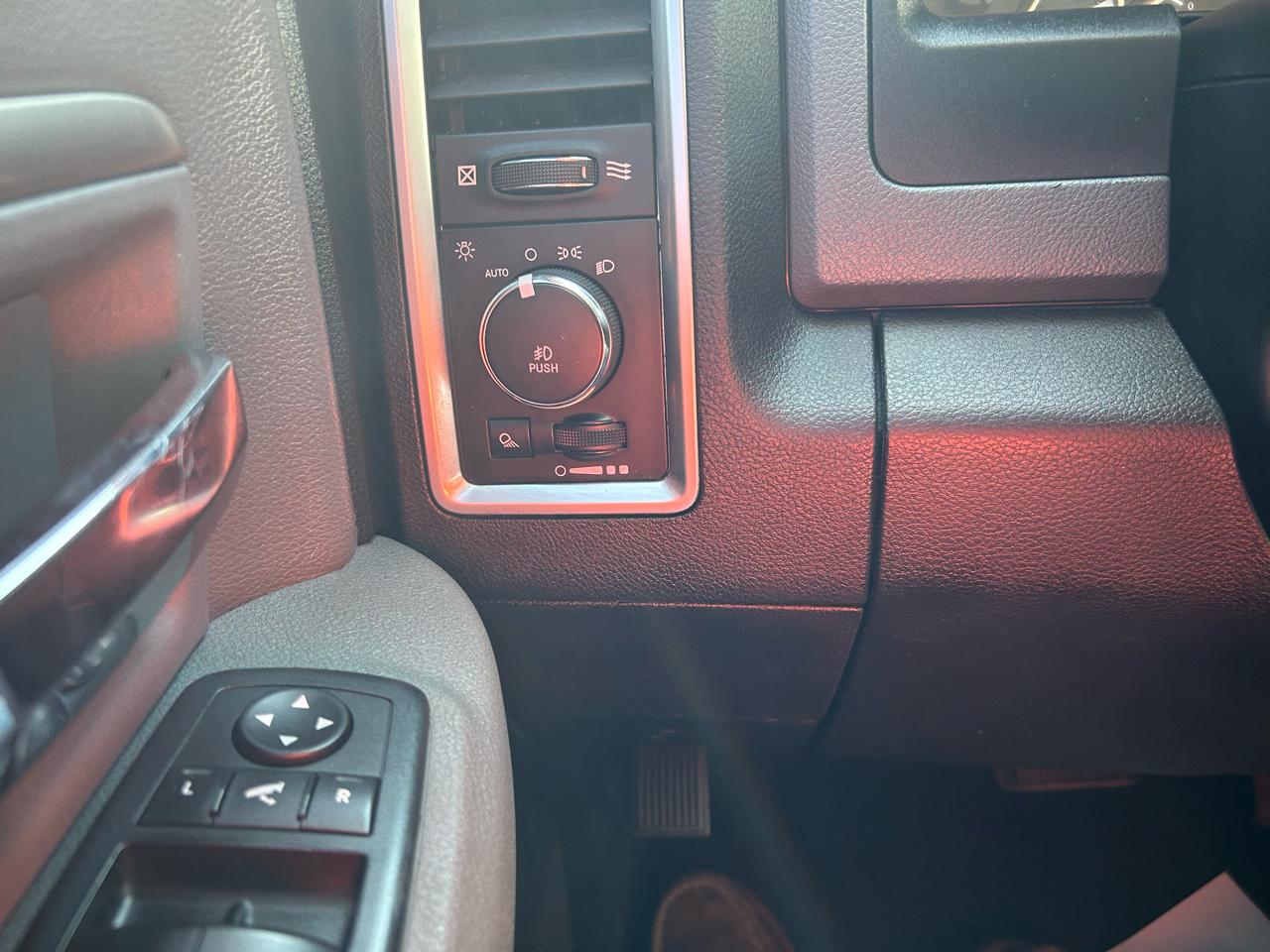 RAM 1500 Classic SLT 4x4 Quad Cab 6'4" Box 2019