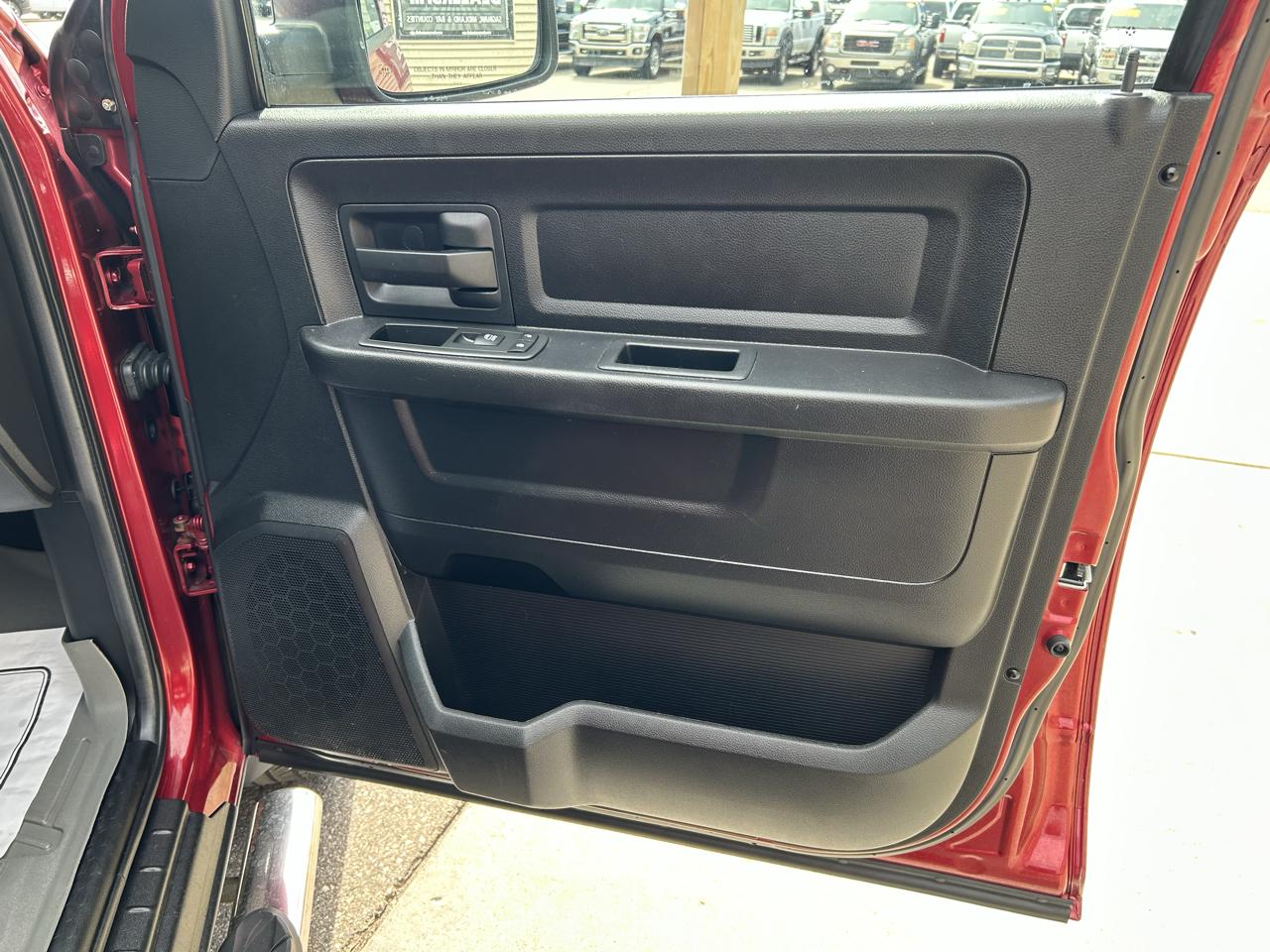 RAM 1500 4WD Quad Cab 140.5" Express 2013