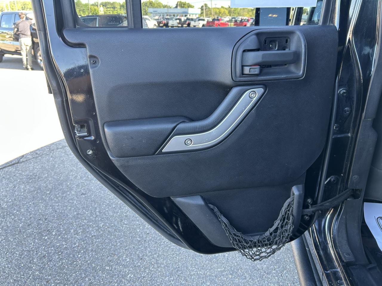 Jeep Wrangler Unlimited 4WD 4dr Sahara 2011