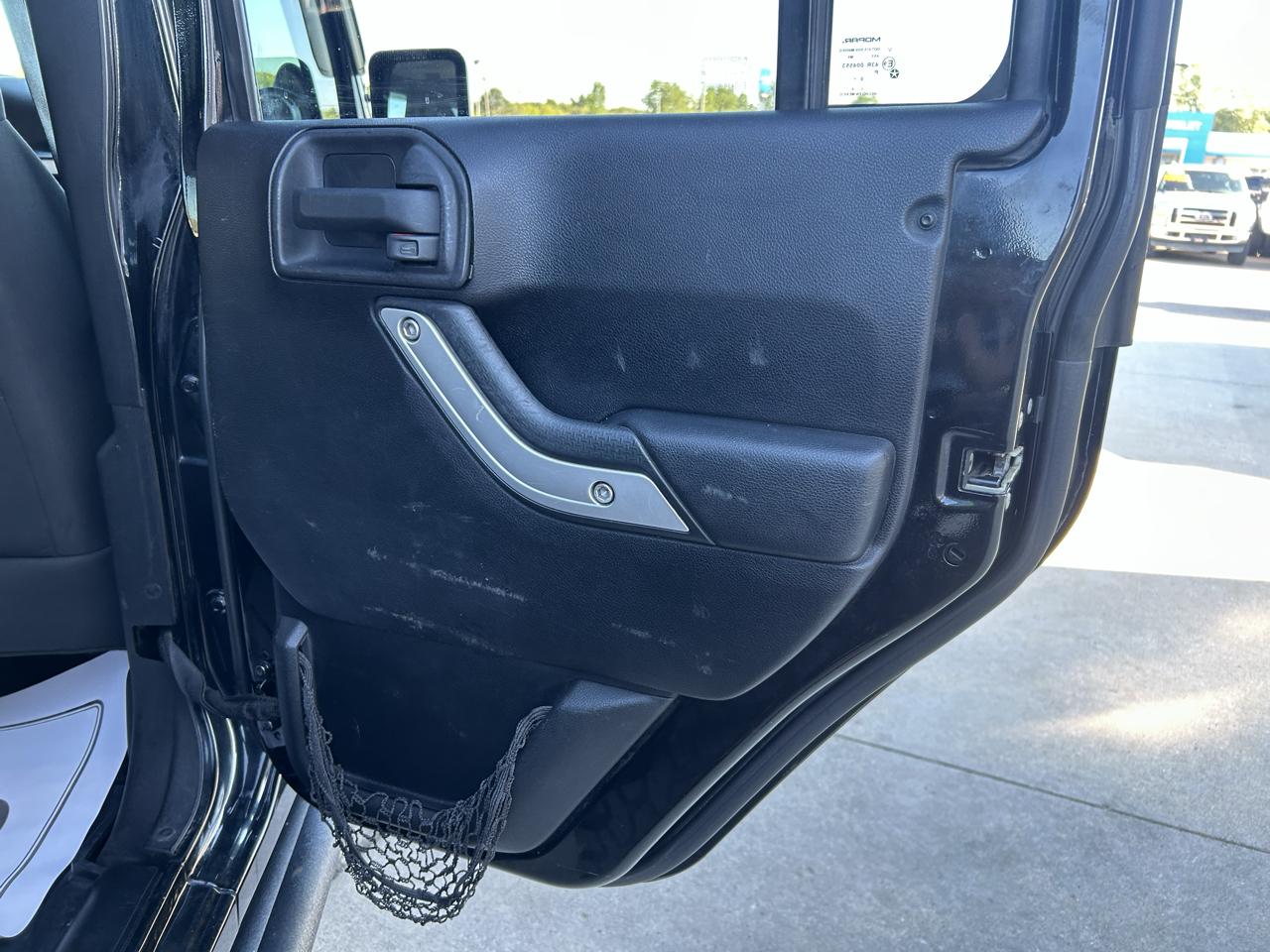 Jeep Wrangler Unlimited 4WD 4dr Sahara 2011