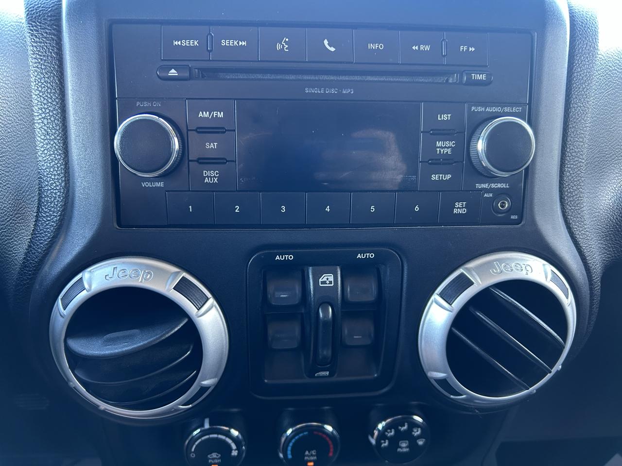 Jeep Wrangler Unlimited 4WD 4dr Sahara 2011
