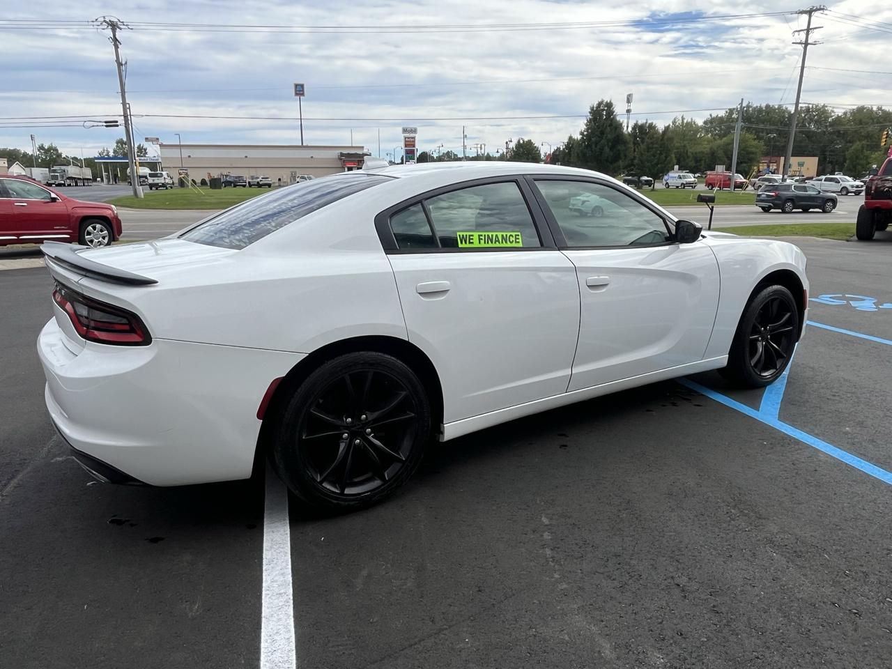 Dodge Charger 4dr Sdn SXT RWD 2016