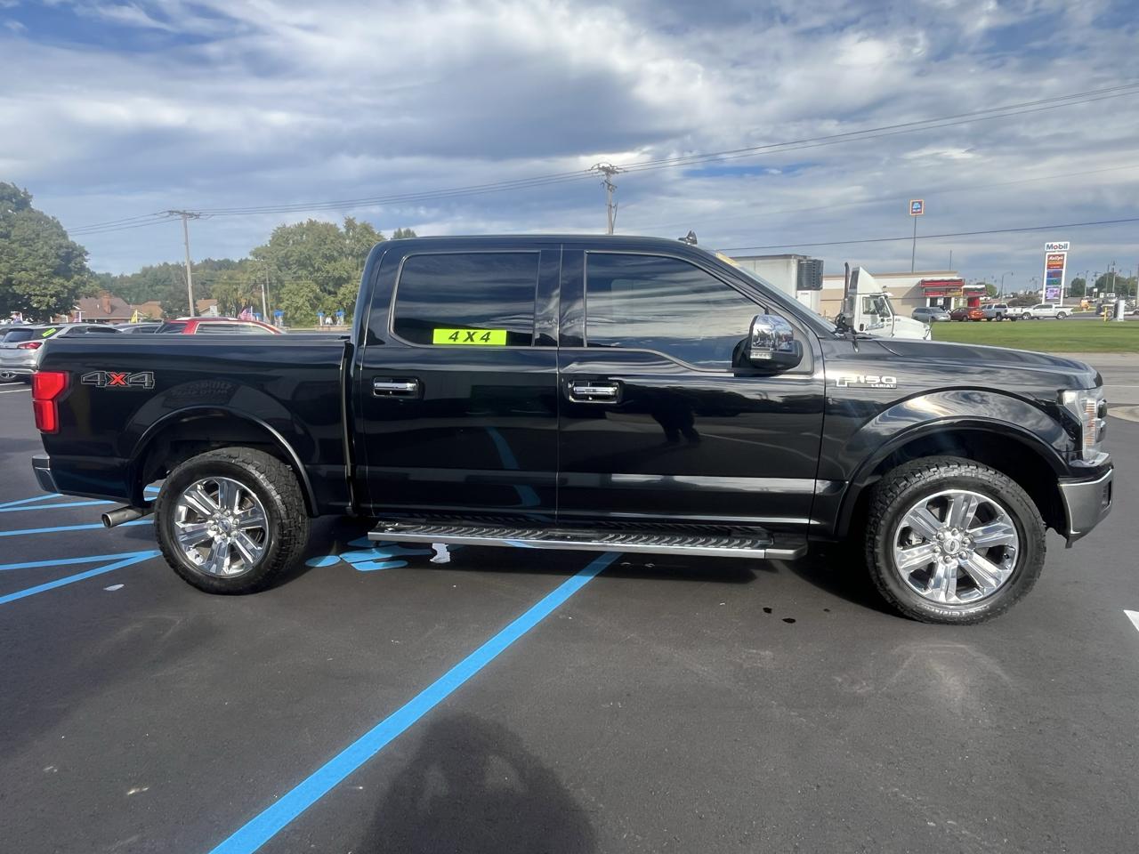 Ford F-150 4WD SuperCrew 145" Lariat 2018